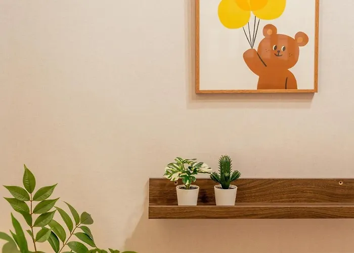 3Br & 5Beds & 2Baths 명동버스2정거장 해방촌5분 남산타워 800M 8인가능 *