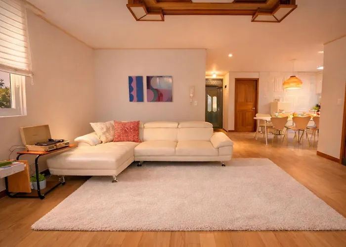 3Br & 5Beds & 2Baths 명동버스2정거장 해방촌5분 남산타워 800M 8인가능 * Seúl
