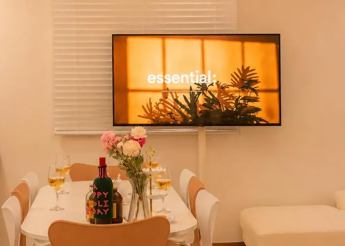 3Br & 5Beds & 2Baths 명동버스2정거장 해방촌5분 남산타워 800M 8인가능